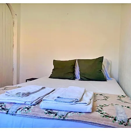 2br Near Estrela Garden Lizbona